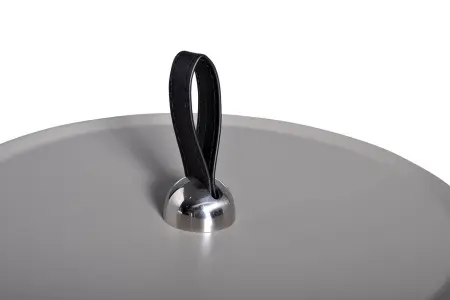 Приставной столик круглый черно-белый с корзиной 45 см