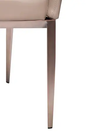 Стул с подлокотниками коричневый