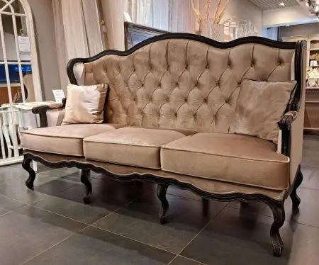 Диван Сезарина трехместный с каретной стяжкой