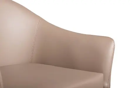 Стул с подлокотниками коричневый