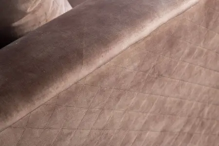 Диван двухместный велюр бежевый 185х105х76см