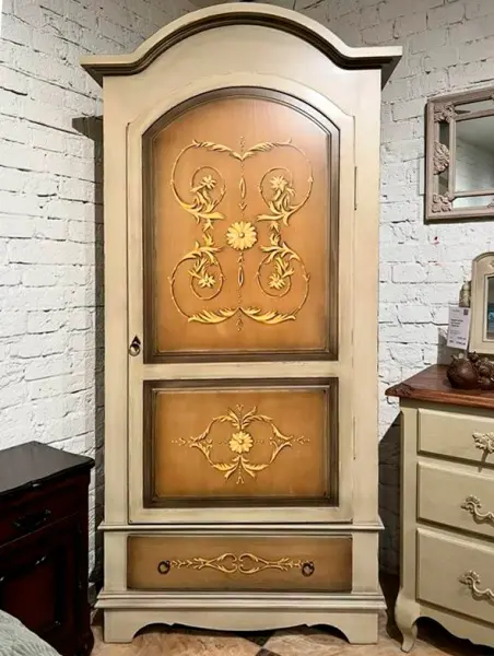 Шкаф с росписью в стиле итальянская классика