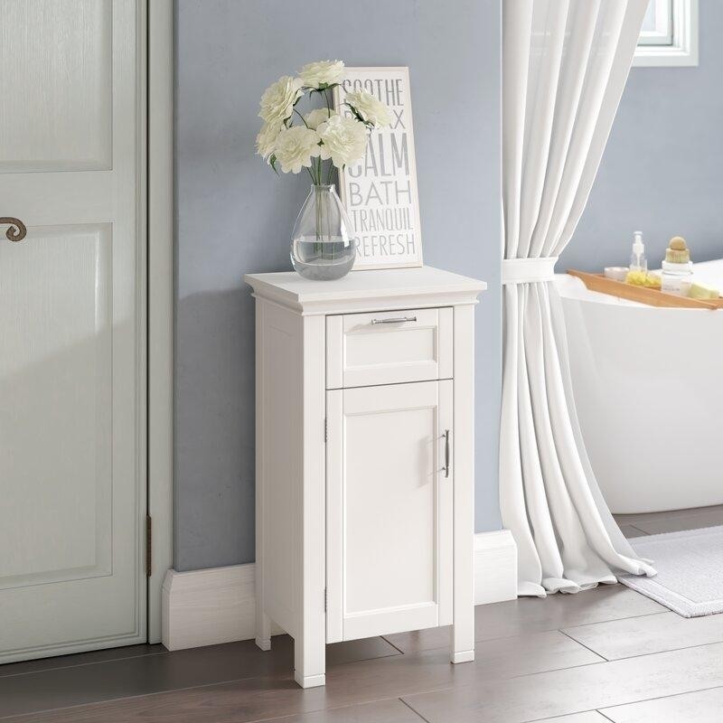 белый минималистичный шкаф-комод для ванной комнаты.jpeg
