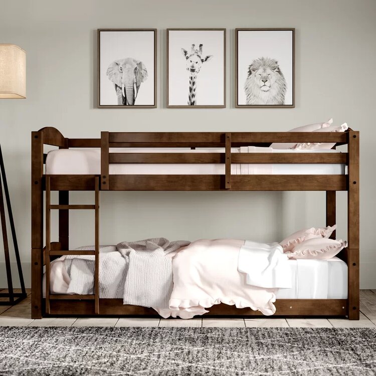 классическая деревянная двухъярусная кровать.jpg