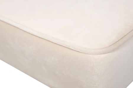 Стул мягкий с черными деревянными ножками белый