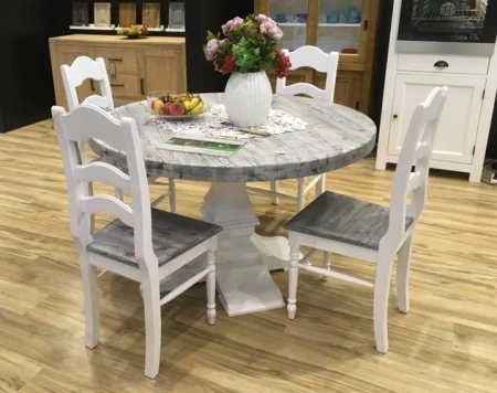 Стул с сосновым сидением